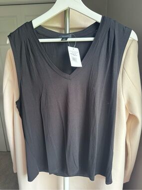Halogen Black V-Neck Sleeveless Tank Top